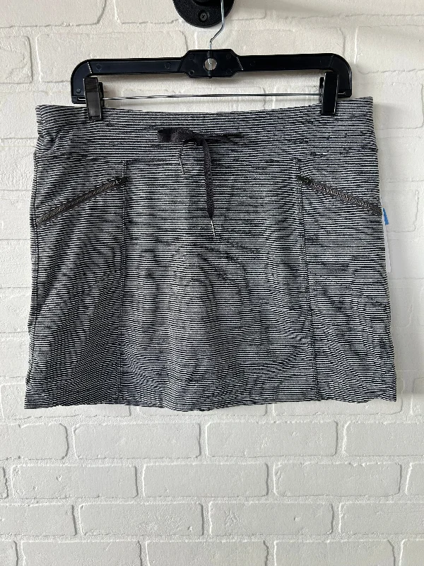 Athletic Skirt By Athleta In Grey & White, Size: 8 casual skirt length